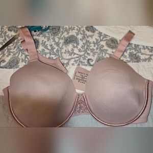 NWOT Vanity Fair, full coverage bra, 38DD